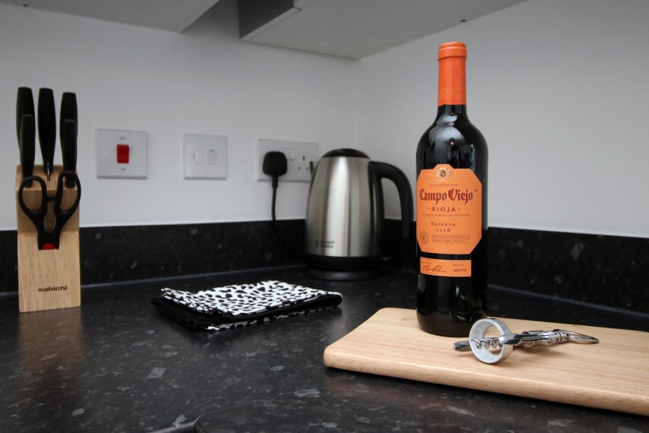 No 43 Stadium Views By Ssw - 2Br, Parking, Sleeps 4, 3Min Walk To Stadium, 10Min Drive To City Centre, Marina And Close To M4 Morriston Экстерьер фото