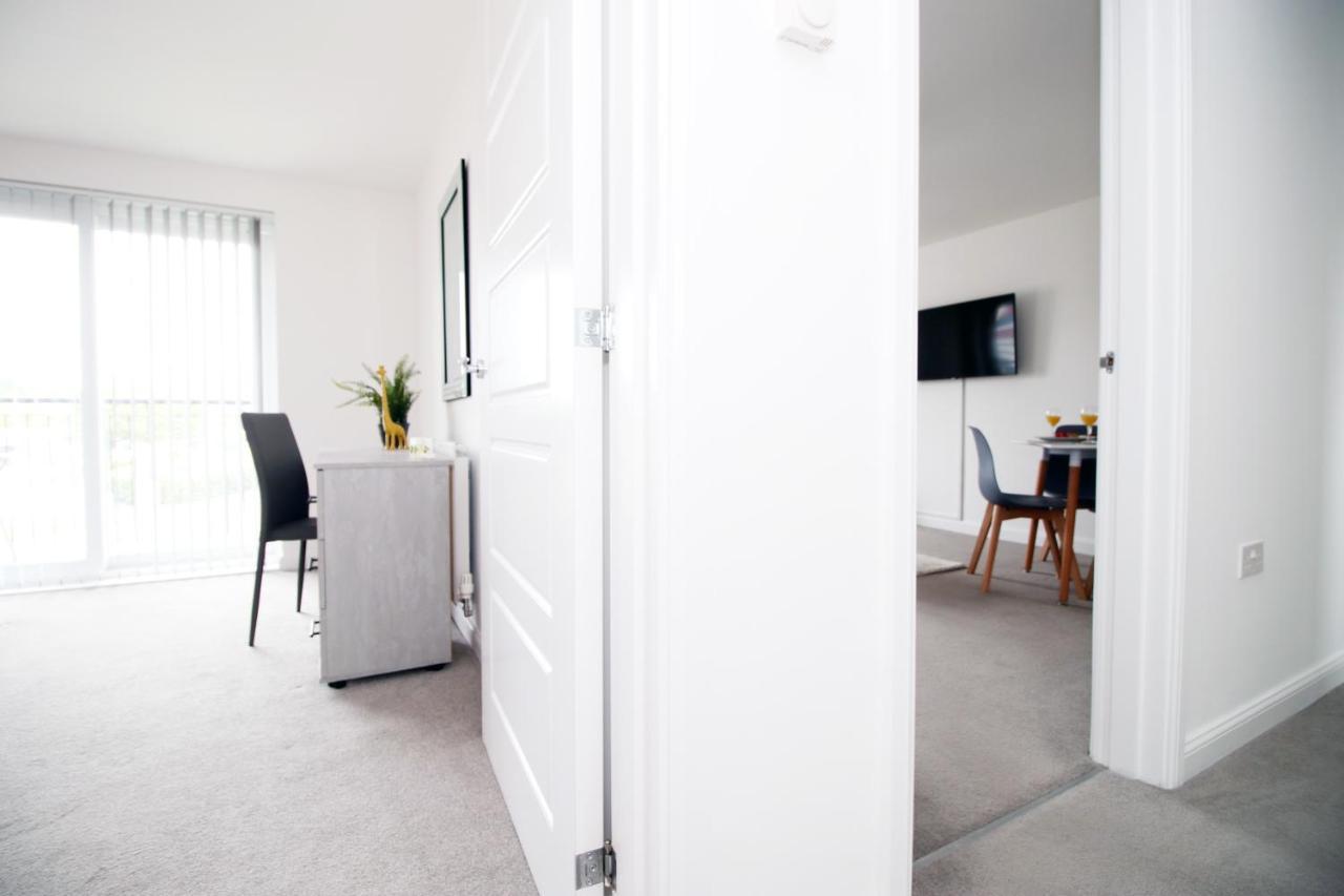 No 43 Stadium Views By Ssw - 2Br, Parking, Sleeps 4, 3Min Walk To Stadium, 10Min Drive To City Centre, Marina And Close To M4 Morriston Экстерьер фото