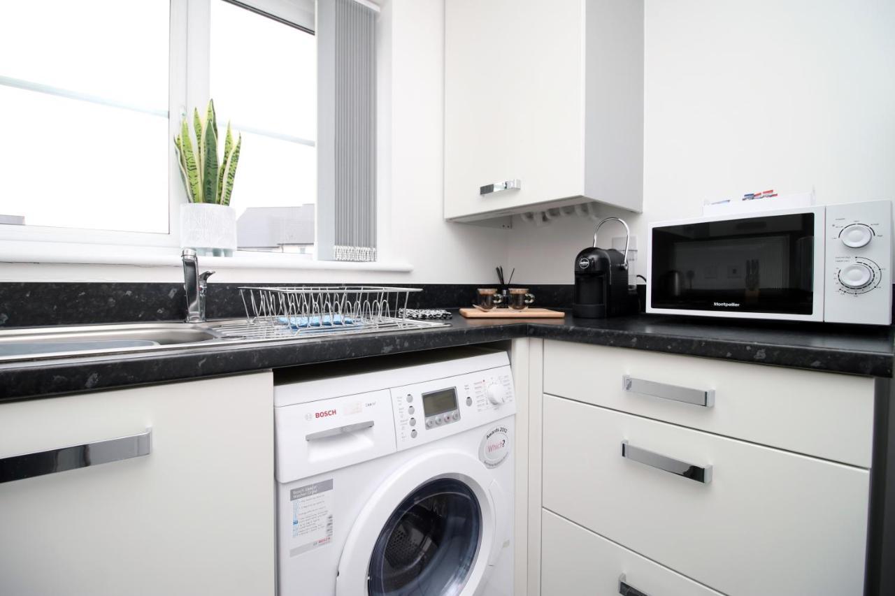 No 43 Stadium Views By Ssw - 2Br, Parking, Sleeps 4, 3Min Walk To Stadium, 10Min Drive To City Centre, Marina And Close To M4 Morriston Экстерьер фото