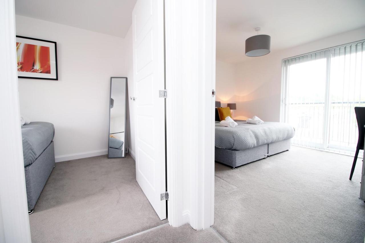 No 43 Stadium Views By Ssw - 2Br, Parking, Sleeps 4, 3Min Walk To Stadium, 10Min Drive To City Centre, Marina And Close To M4 Morriston Экстерьер фото