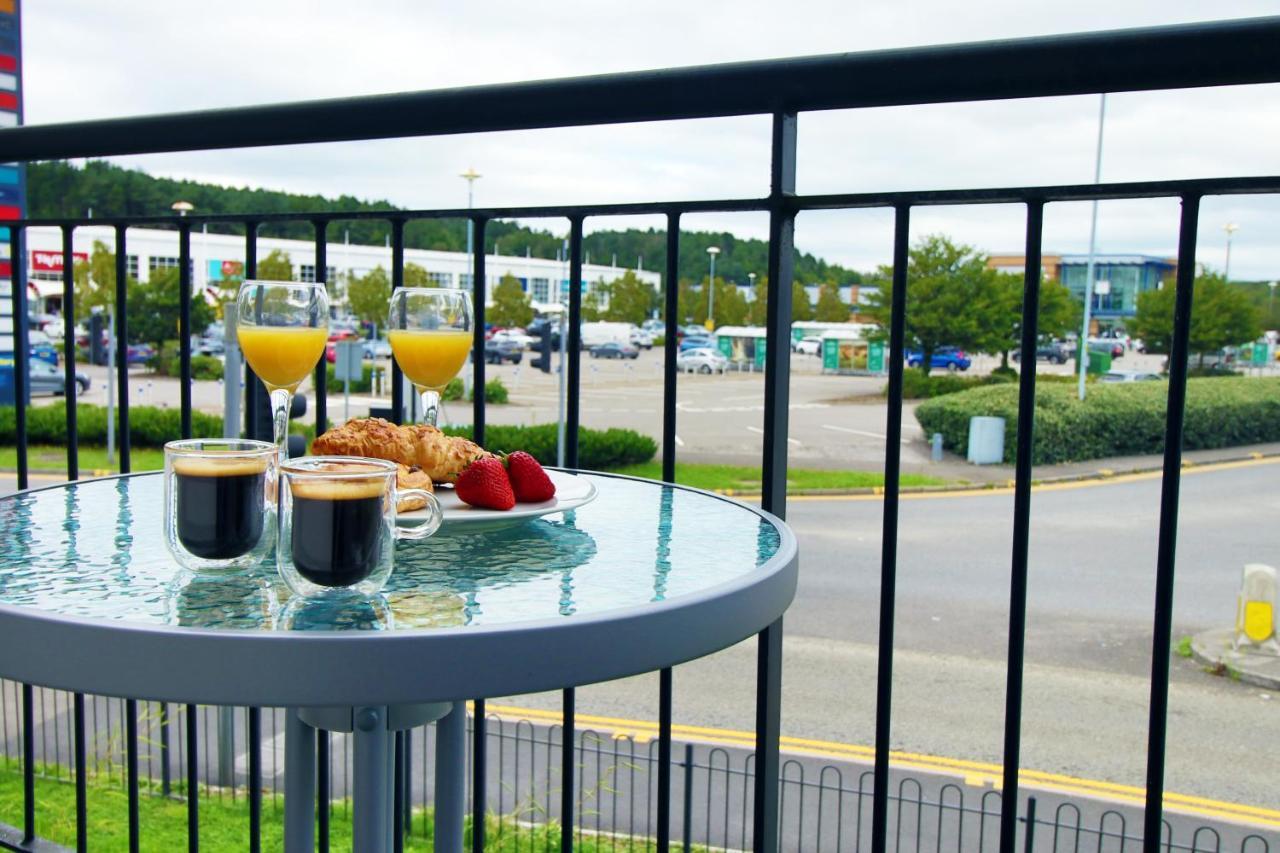 No 43 Stadium Views By Ssw - 2Br, Parking, Sleeps 4, 3Min Walk To Stadium, 10Min Drive To City Centre, Marina And Close To M4 Morriston Экстерьер фото