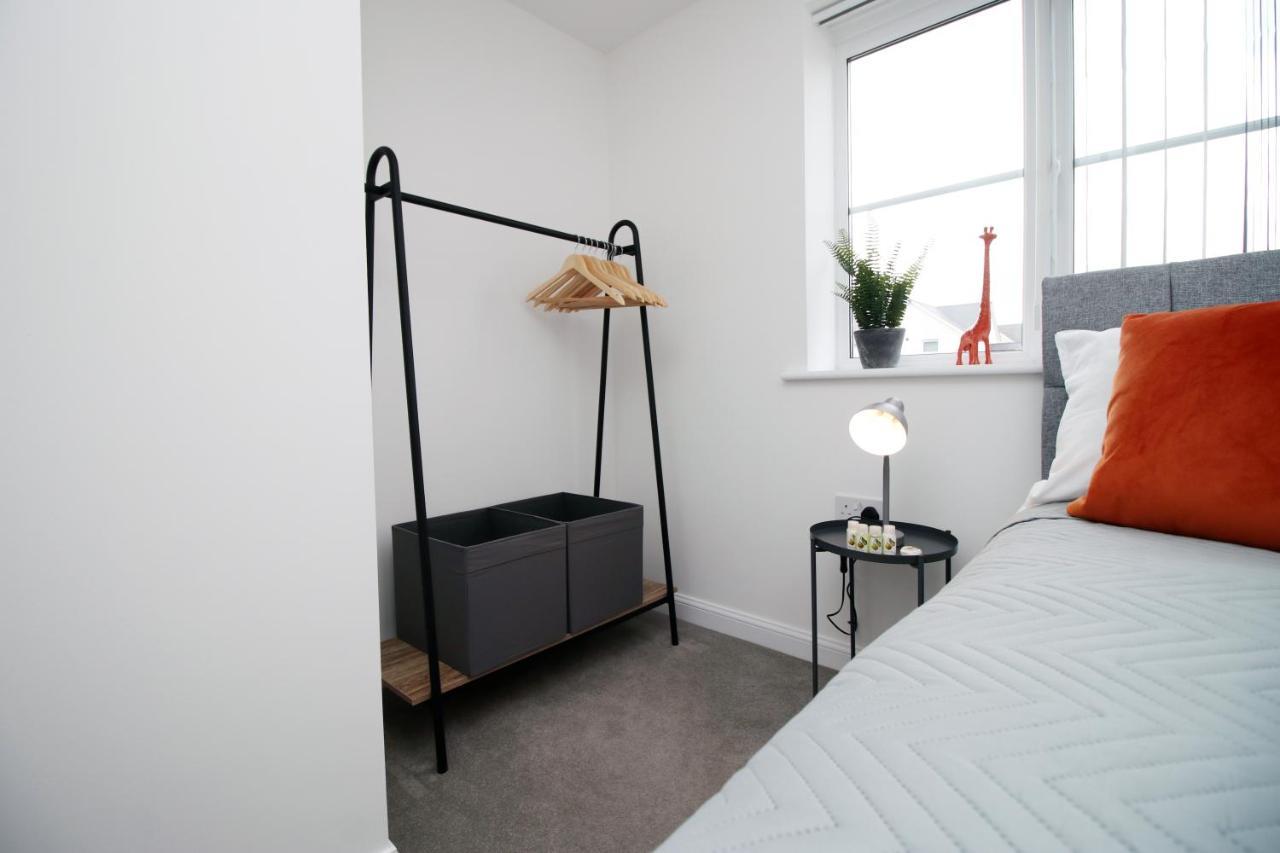 No 43 Stadium Views By Ssw - 2Br, Parking, Sleeps 4, 3Min Walk To Stadium, 10Min Drive To City Centre, Marina And Close To M4 Morriston Экстерьер фото