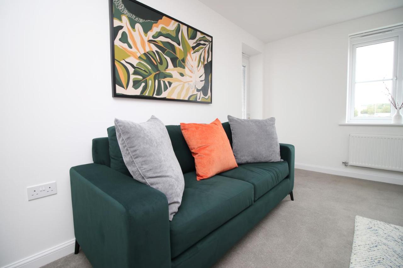 No 43 Stadium Views By Ssw - 2Br, Parking, Sleeps 4, 3Min Walk To Stadium, 10Min Drive To City Centre, Marina And Close To M4 Morriston Экстерьер фото
