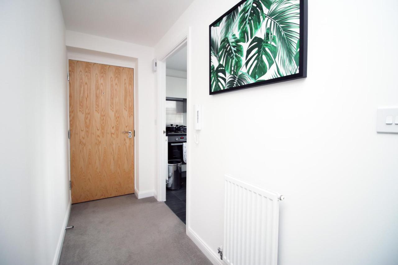 No 43 Stadium Views By Ssw - 2Br, Parking, Sleeps 4, 3Min Walk To Stadium, 10Min Drive To City Centre, Marina And Close To M4 Morriston Экстерьер фото